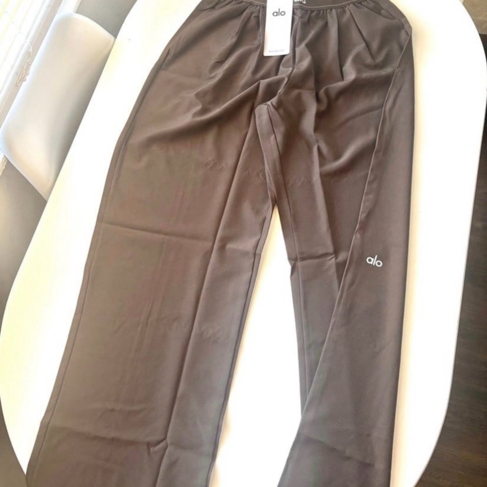 ALO Yoga Wide-Leg High-Rise Pants in Dark Brown - Picture 4 of 5
